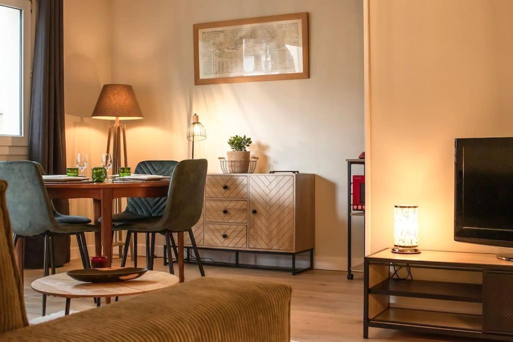 Logement Centre Ville De Reims - Commerces - Wifi エクステリア 写真